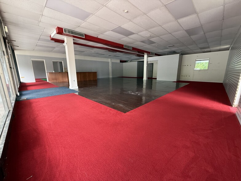 15 Ethan Allen Hwy, Ridgefield, CT for lease - Building Photo - Image 2 of 6