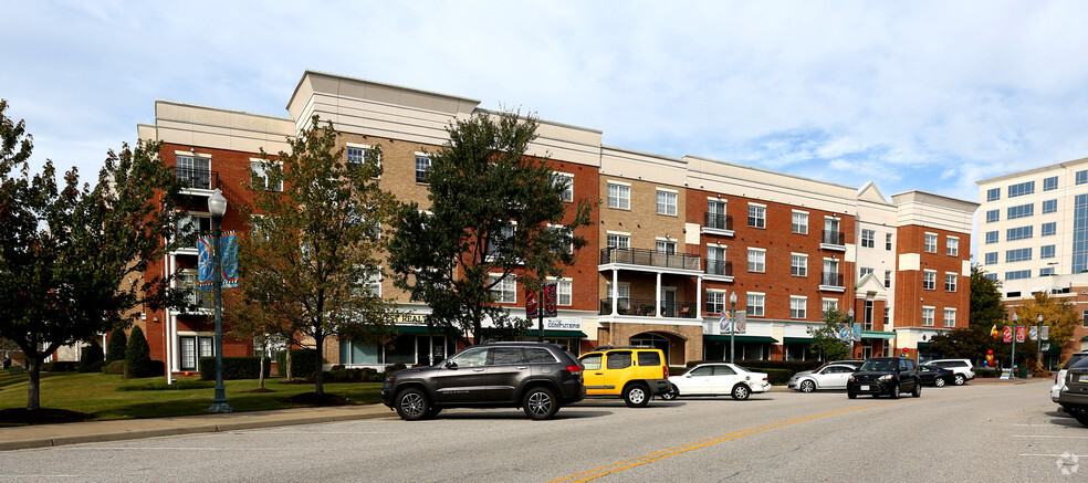 675 Town Center Dr, Newport News, VA for lease - Primary Photo - Image 3 of 7