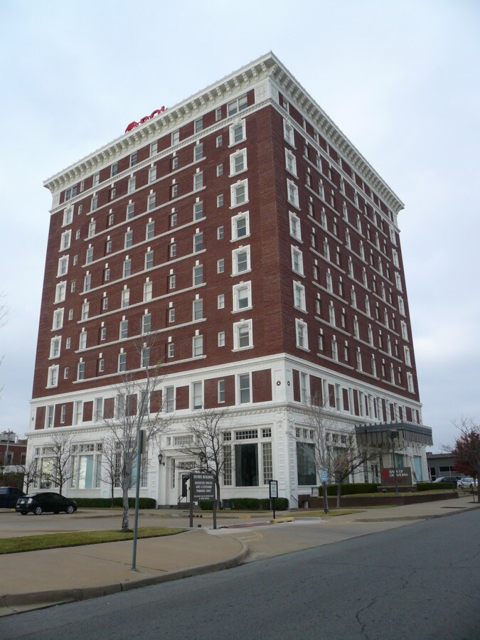 215 State St, Muskogee, OK 74401 BOKSevers Building