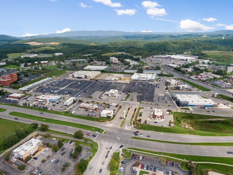 2505-2625 N Market St, Christiansburg, VA for lease - Building Photo - Image 2 of 2