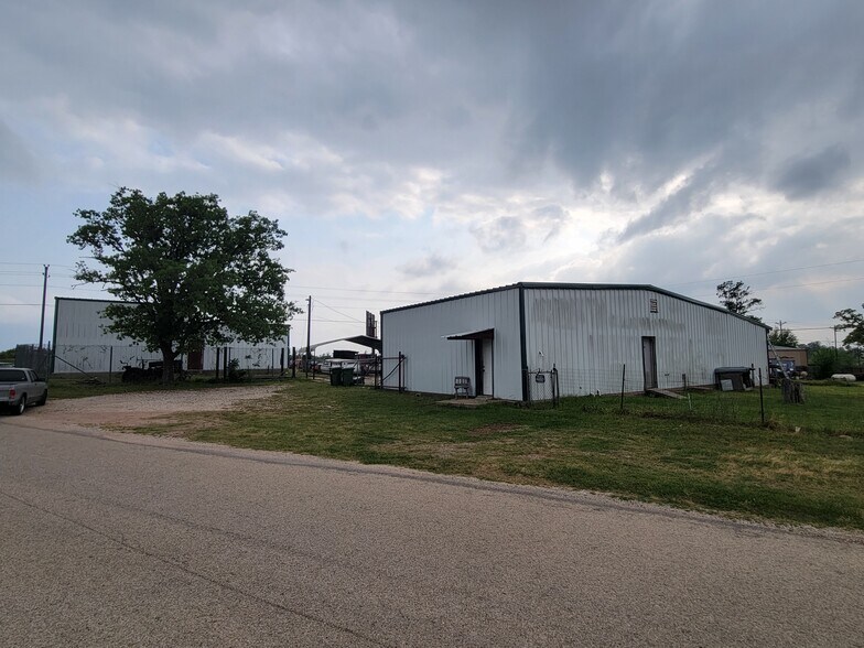 952 E Highway 71, Bastrop, TX for sale - Building Photo - Image 1 of 1