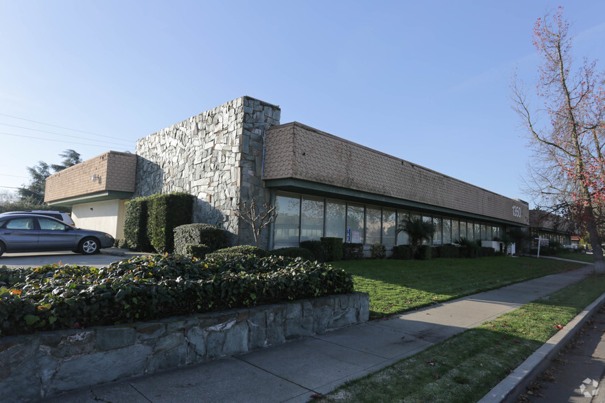 1350 W Robinhood Dr, Stockton, CA for lease - Primary Photo - Image 3 of 13