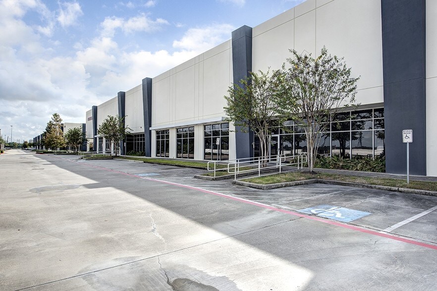 3423 N Sam Houston Pky W, Houston, TX, 77086 Industrial Space For