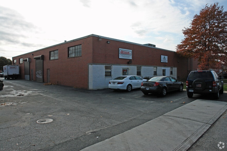 159-165 Verdi St, Farmingdale, NY for lease - Building Photo - Image 3 of 7