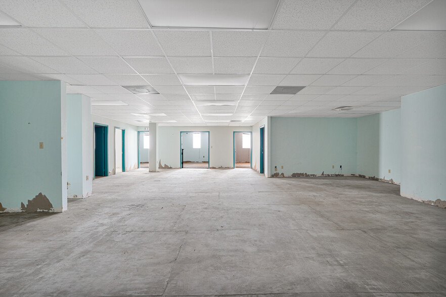 1251 NW 36th St, Miami, FL for lease - Interior Photo - Image 3 of 4