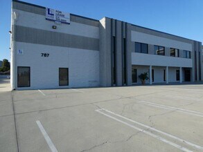 787 W Woodbury Rd, Altadena, CA for lease Interior Photo- Image 2 of 21