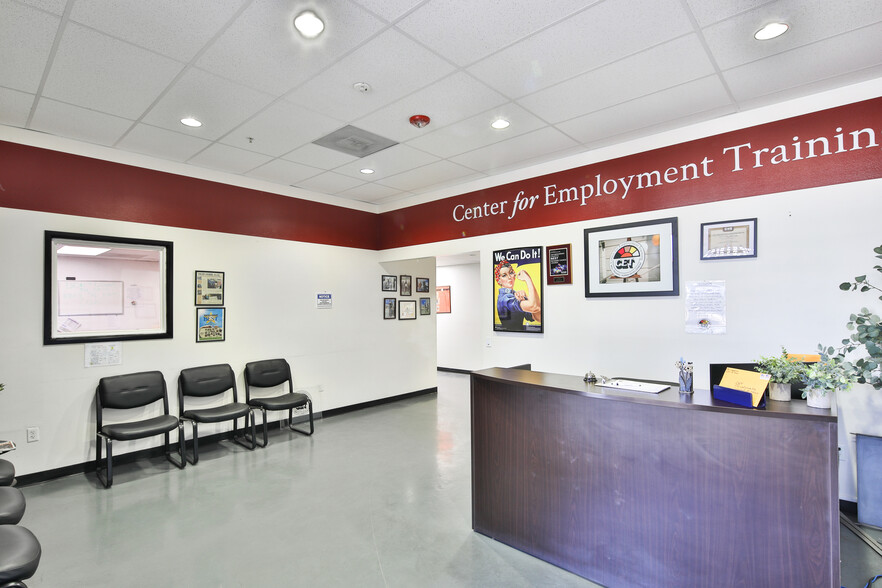 Center for Employment Training (CET) portfolio of 2 properties for sale on LoopNet.com - Building Photo - Image 2 of 10