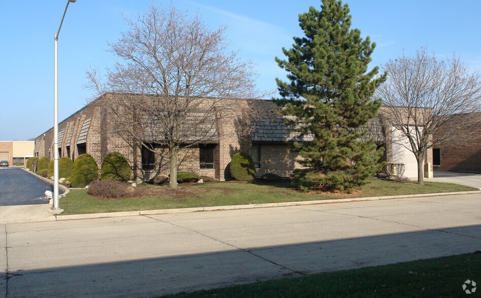 1001 N Ellsworth Ave, Villa Park, IL 60181