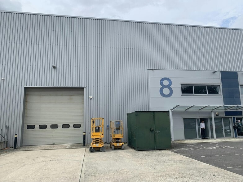 Osborn Way, Hook for lease - Building Photo - Image 2 of 10