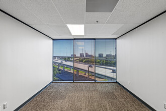 11811 North Fwy, Houston, TX for lease Interior Photo- Image 2 of 10