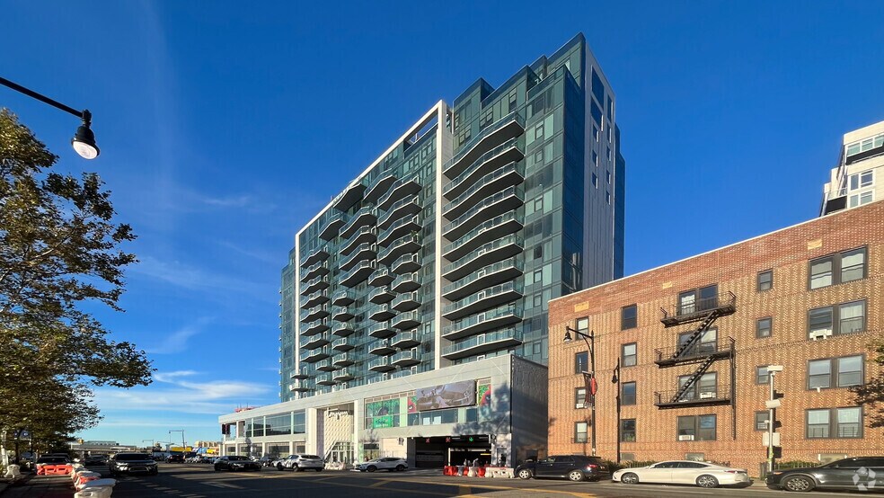 13336 37th Ave, Flushing, NY 11354