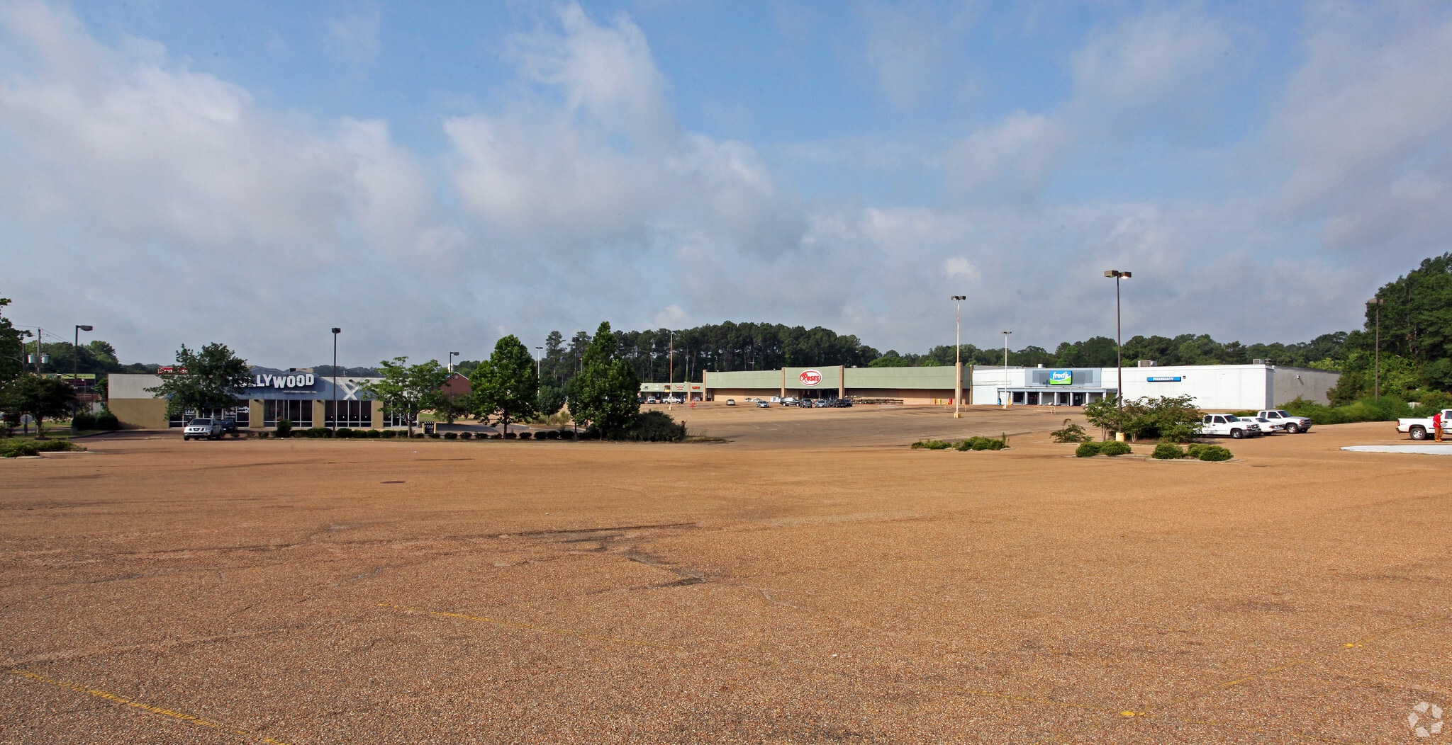 28512899 Terry Rd, Jackson, MS 39212 Southgate Shopping Center