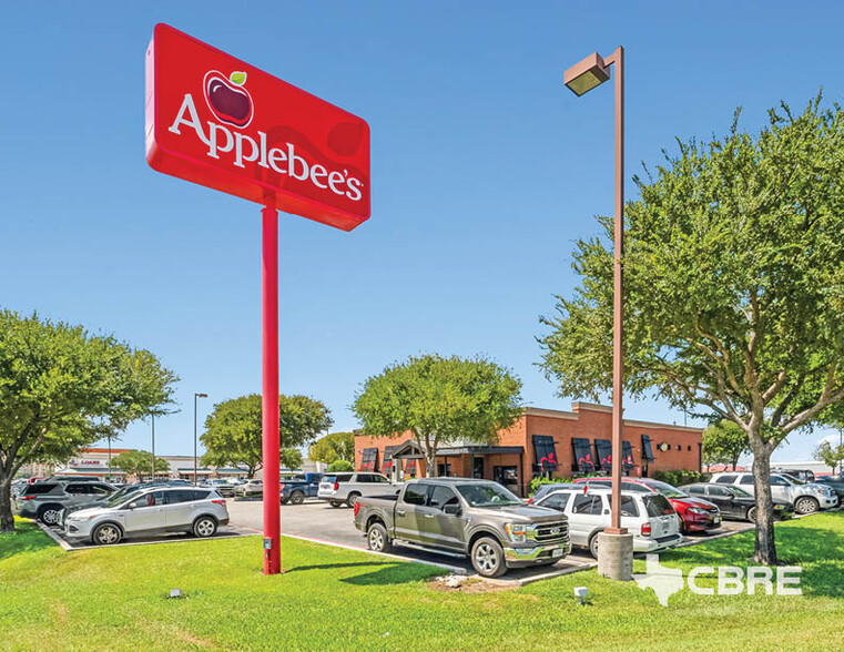 3040 E Main St, Uvalde, TX for sale - Building Photo - Image 2 of 5