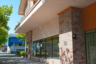 124-148 S Cloverdale Blvd, Cloverdale, CA for lease Building Photo- Image 2 of 7