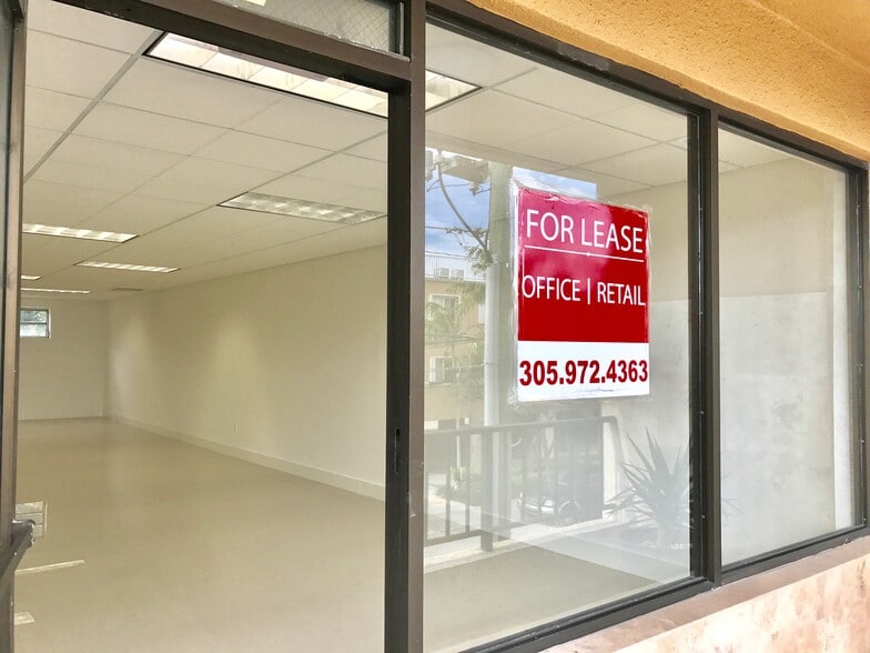 1101-1111 SW 8th St, Miami, FL for lease - Building Photo - Image 3 of 3