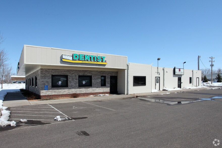 538 Main St, Cambridge, MN for sale - Primary Photo - Image 1 of 2