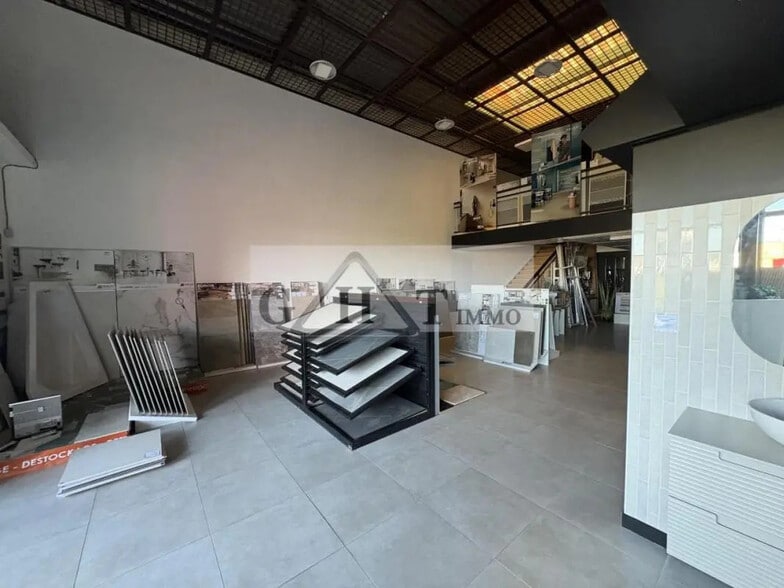 Retail in Boissise-le-Roi for lease - Interior Photo - Image 3 of 8