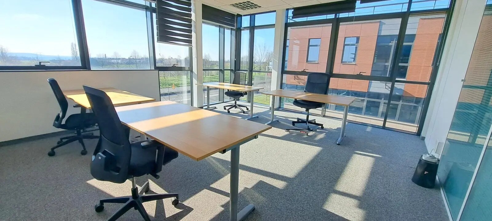 Office in Noisy-le-Roi for lease Building Photo- Image 1 of 23