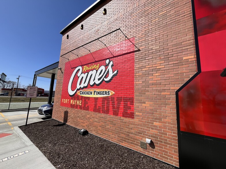 701 E Coliseum Blvd, Fort Wayne, IN for sale - Building Photo - Image 2 of 9