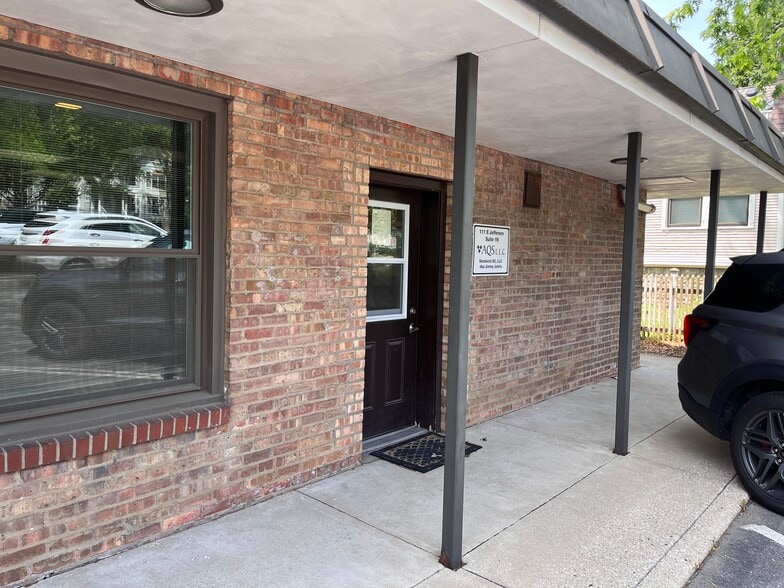 111 E Jefferson Ave, Naperville, IL for lease - Building Photo - Image 2 of 11