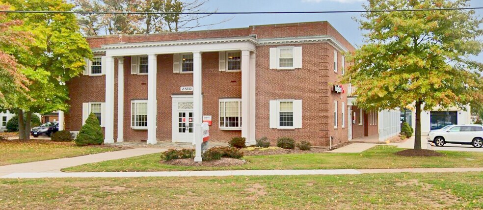2510 Main St, Glastonbury, CT for sale - Building Photo - Image 1 of 1