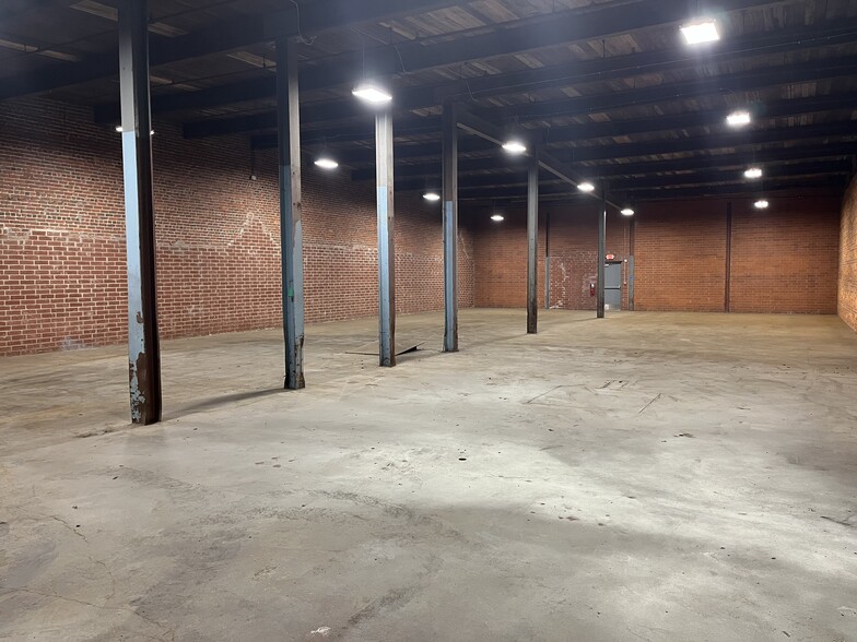 1350 16th St, Greensboro, NC for lease - Building Photo - Image 3 of 6
