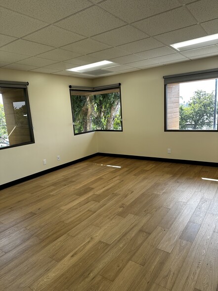 5450 Telegraph Rd, Ventura, CA for lease - Building Photo - Image 3 of 11