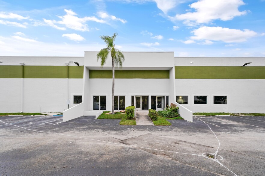 1400 NW 88th Ave, Doral, FL for lease - Building Photo - Image 2 of 3