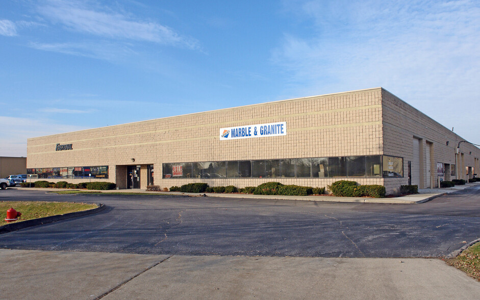 33755-33789 Groesbeck Hwy, Fraser, MI for lease - Building Photo - Image 1 of 3