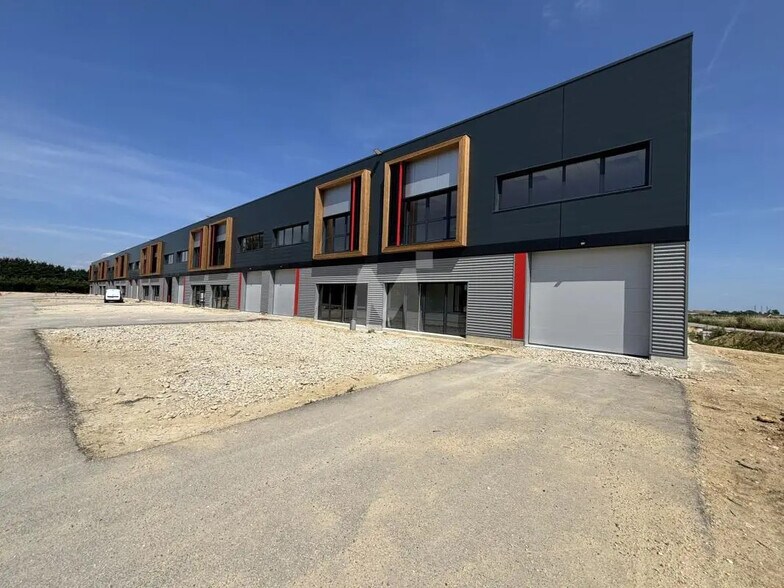 Flex in Avrainville for lease - Building Photo - Image 1 of 9