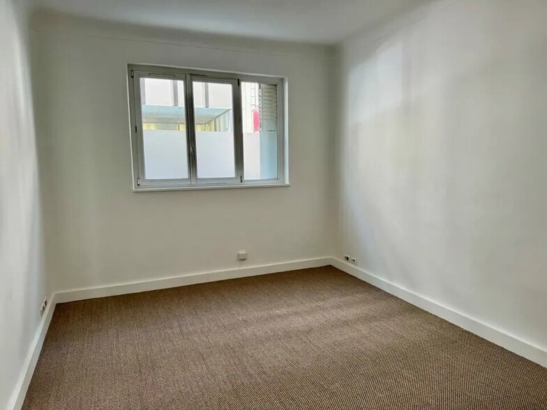 5 Rue De Penthièvre, Paris for lease - Interior Photo - Image 1 of 5