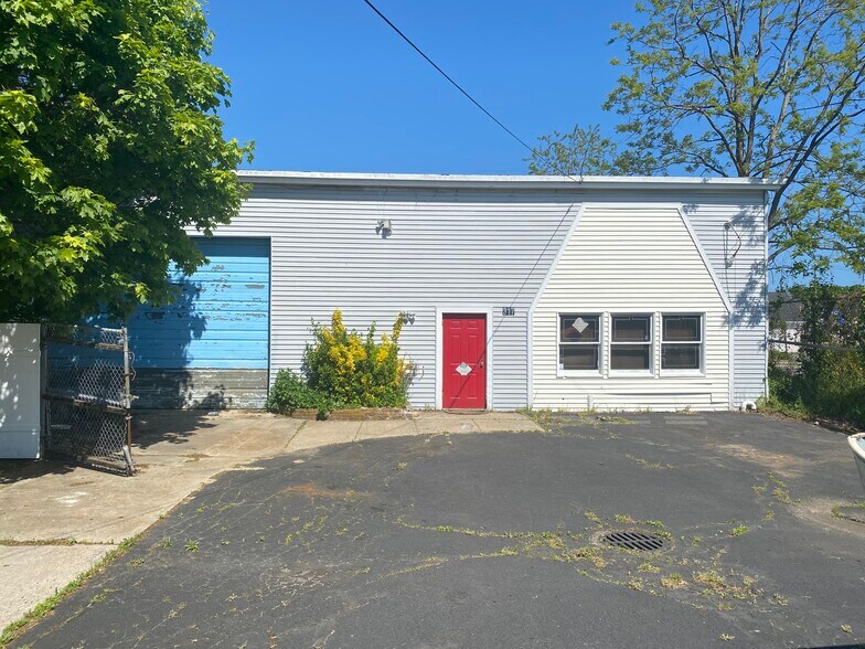 317 Bernice Dr, Bayport, NY for sale - Building Photo - Image 1 of 1