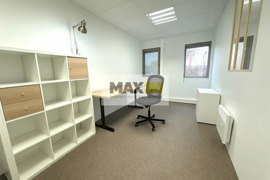 14 K Rue Pierre De Coubertin, Dijon for lease - Interior Photo - Image 3 of 4