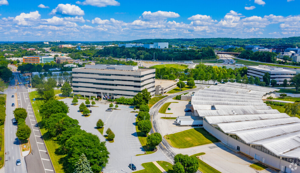 640 Freedom Business Center Dr, King Of Prussia, PA for lease - Aerial - Image 3 of 4