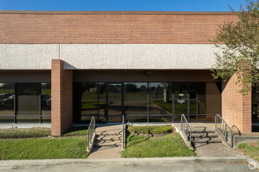 6001 Stonington St, Houston, TX for lease - Building Photo - Image 2 of 14