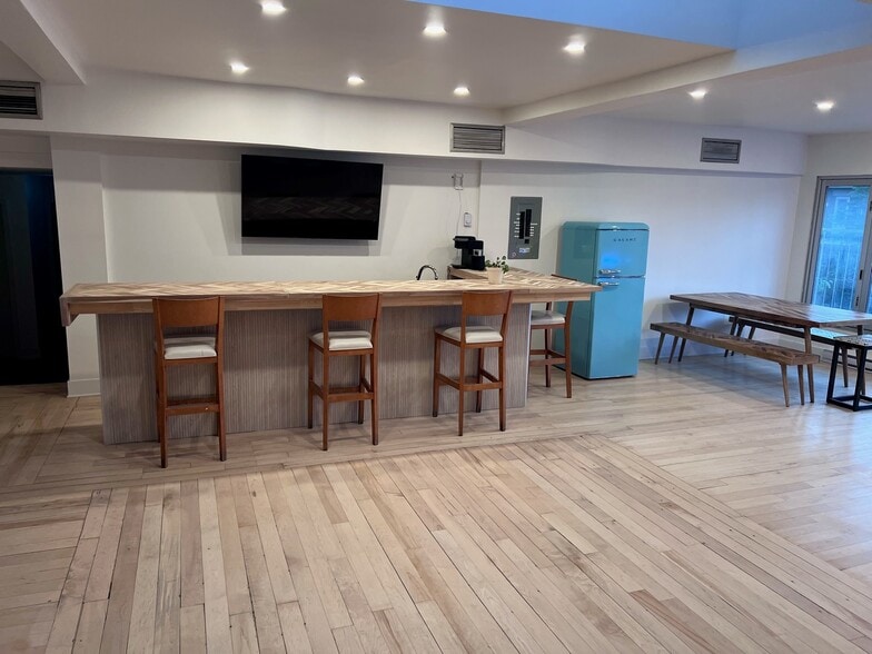 2219-2229 St Bélanger, Montréal, QC for lease - Interior Photo - Image 3 of 17