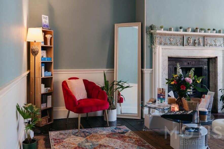 86 High St, Hythe for lease - Building Photo - Image 3 of 6