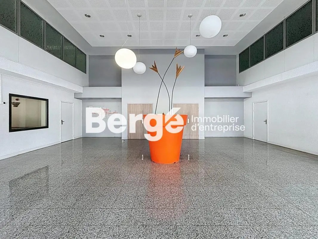 Office in Carros for lease Lobby- Image 1 of 11