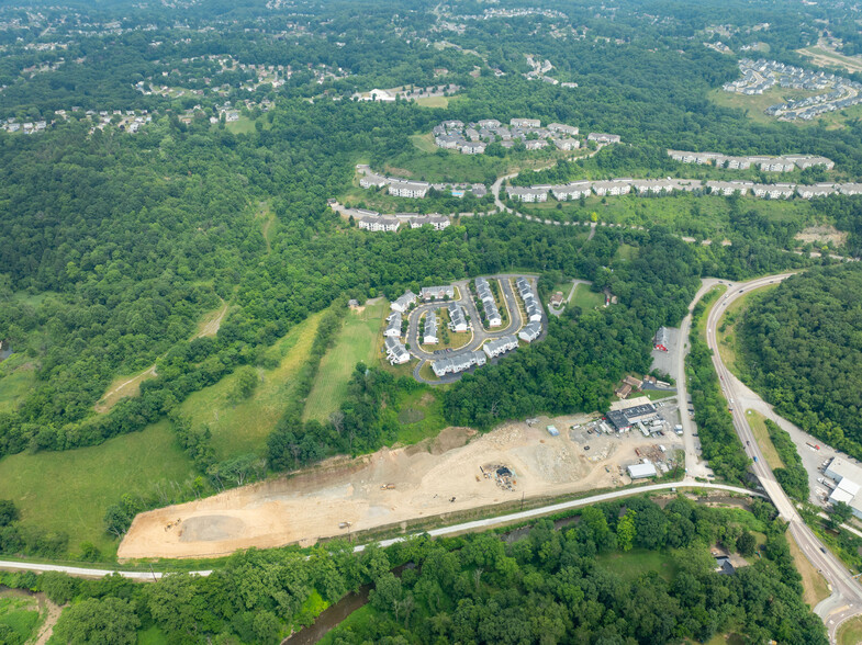 173 Old Beaver Grade Rd, Coraopolis, PA for lease - Building Photo - Image 2 of 2