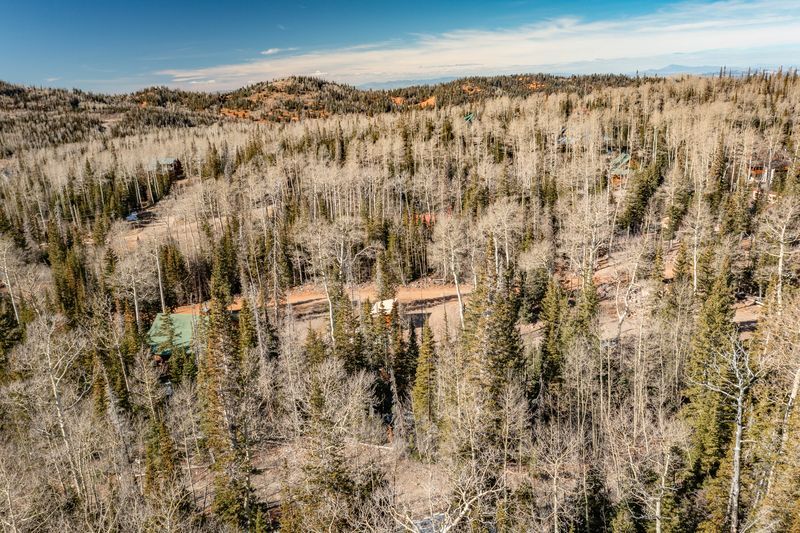 271 Deer Trail, Brian Head, UT for sale - Building Photo - Image 2 of 35