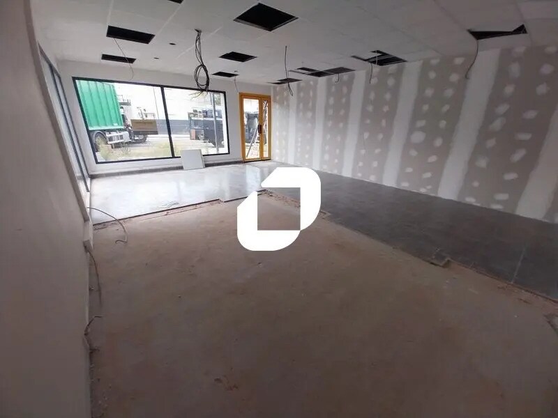 Retail in Eysines for lease Interior Photo- Image 1 of 5