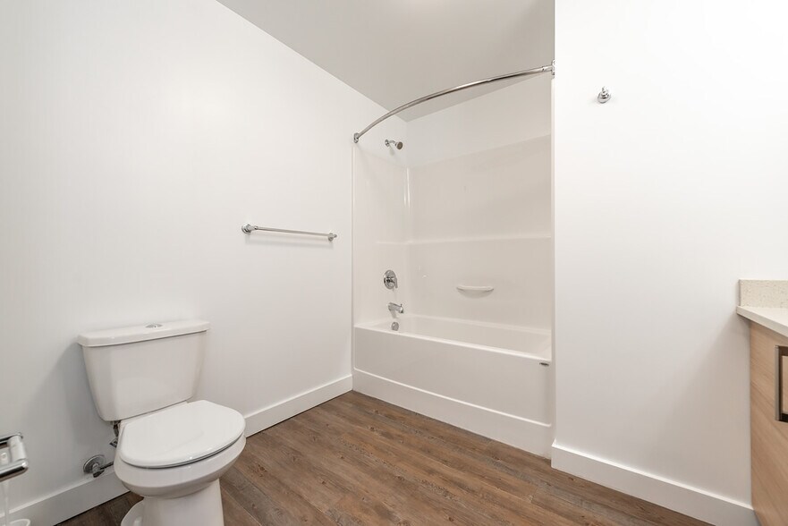 275 Burnside Rd W, Victoria, BC for sale - Building Photo - Image 2 of 26