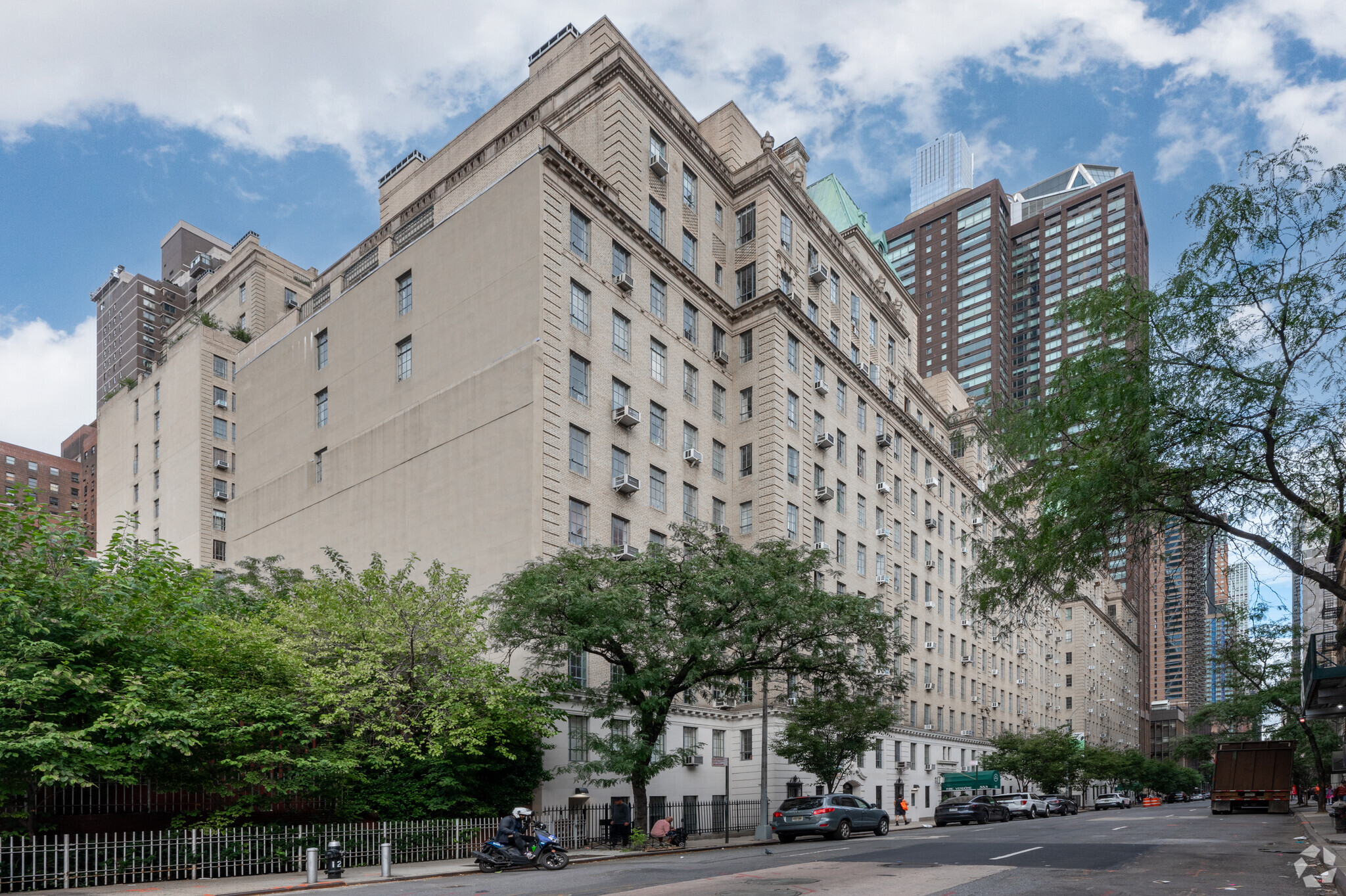 332-350 W 57th St, New York, NY for sale Primary Photo- Image 1 of 36