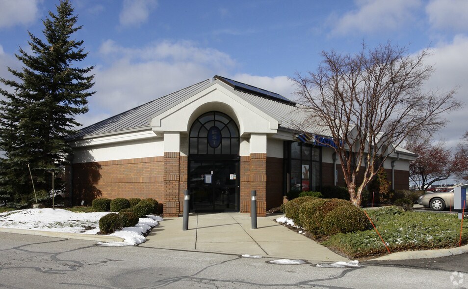 5252 Detroit Rd, Sheffield Lake, OH for sale - Primary Photo - Image 1 of 1