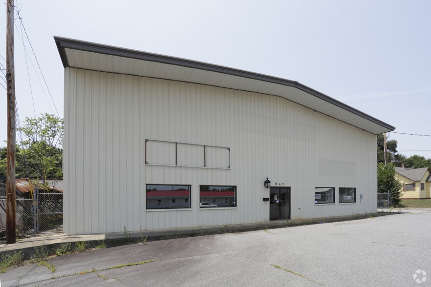 947 W Main St, Forest City, NC for sale - Building Photo - Image 2 of 4