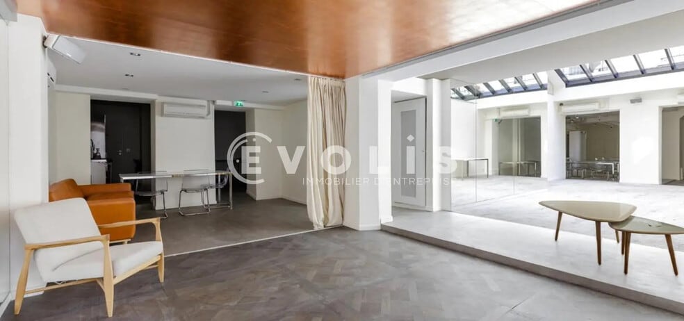 Office in Paris for lease - Interior Photo - Image 2 of 13