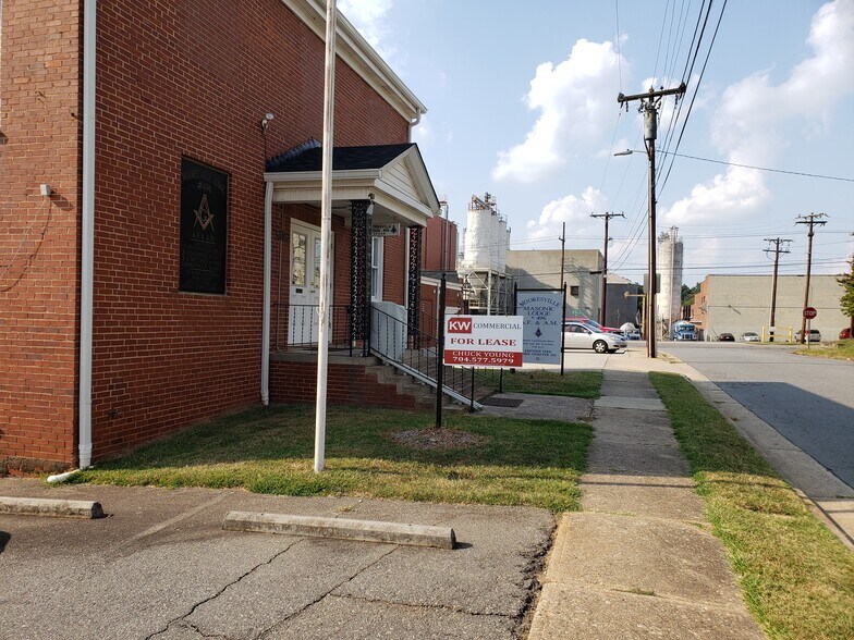 115 Institute St, Mooresville, NC 28115