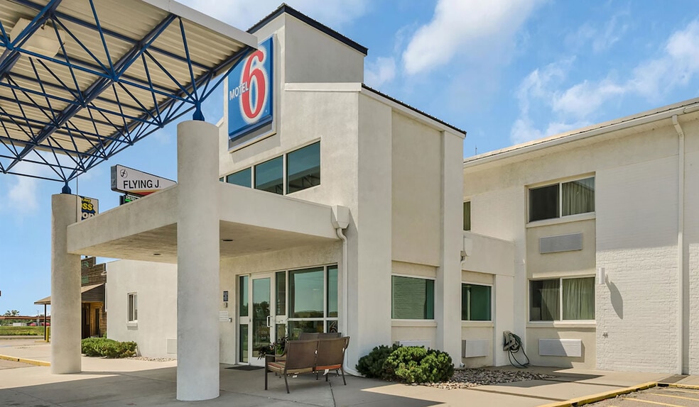 111 Circle Rd, Big Springs, NE for sale - Building Photo - Image 2 of 7