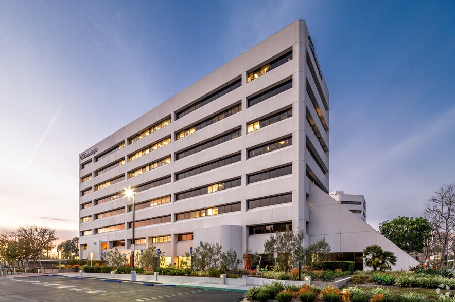 200 E Sandpointe Ave, Santa Ana, CA for lease - Building Photo - Image 2 of 10