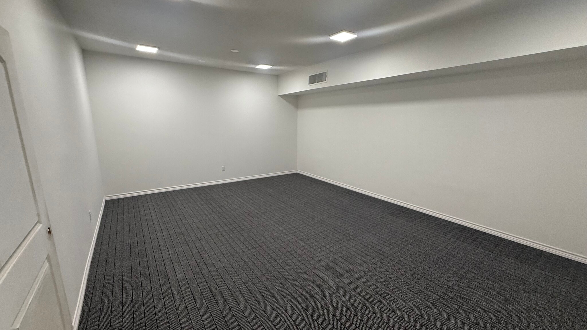 1700 New York Ave, Arlington, TX for lease Interior Photo- Image 1 of 13